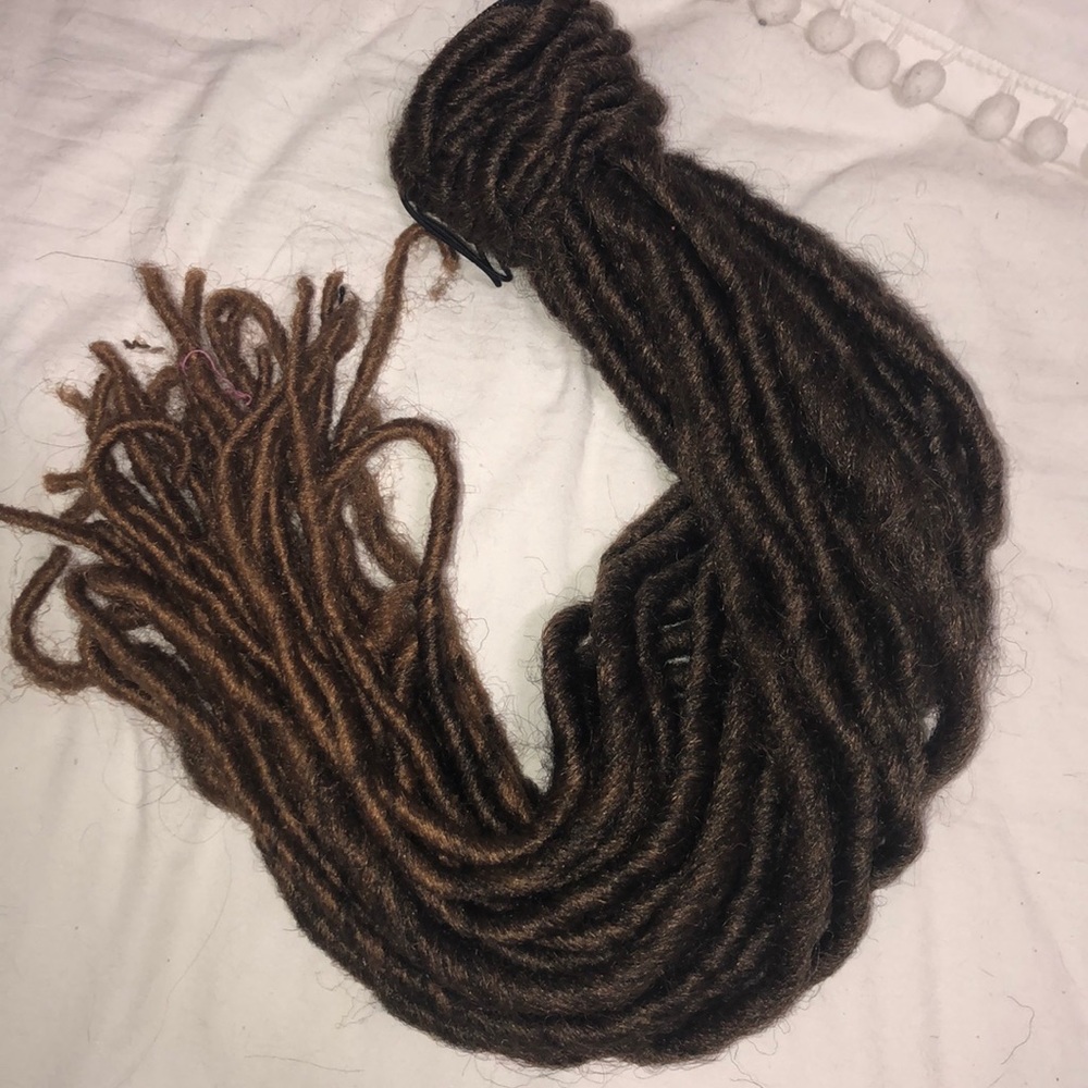 Bobbi Boss Synthetic Drawstring Ponytail